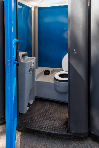 Best Portable toilet rental cost  in Earlham, IA